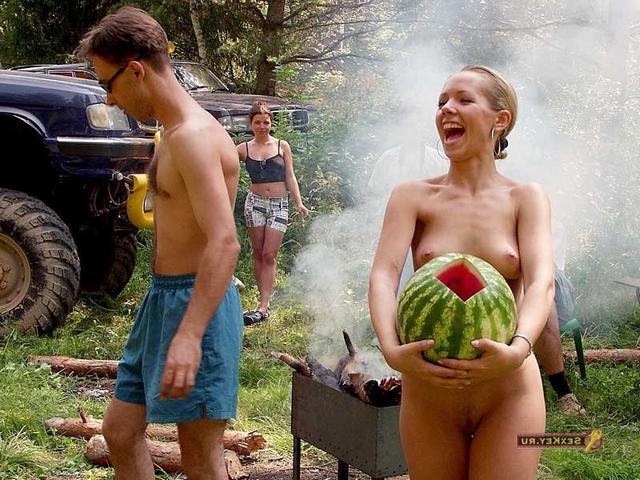 Обворожительные цыпочки на улице и дома выглядят очень трахуально 3  картинка xxx скачать