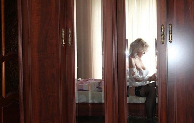 Бывшая стриптизёрша трясёт прелестями у шеста и в койке 25  картинка xxx скачать