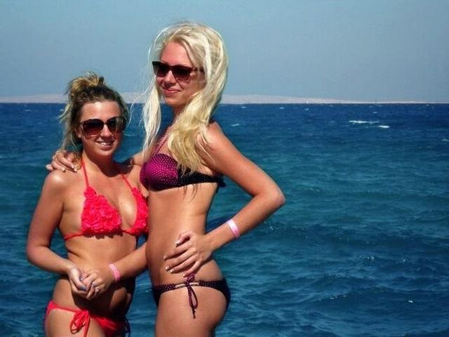 Хорошенькие первокурсницы показывают свои прелести на отдыхе 42  картинка xxx скачать