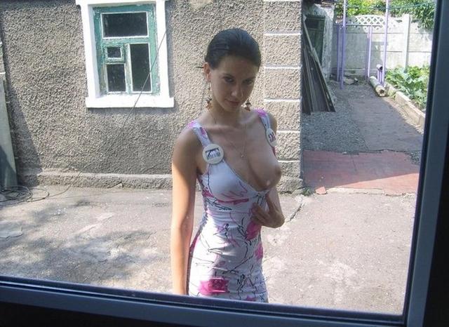 Деревенские простушки развлекаются голышом во дворе 10  картинка xxx скачать