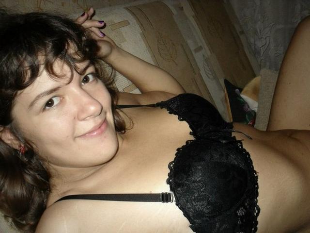 Домохозяйка с темными волосами жарится по-домашнему в чулках 6  картинка xxx скачать