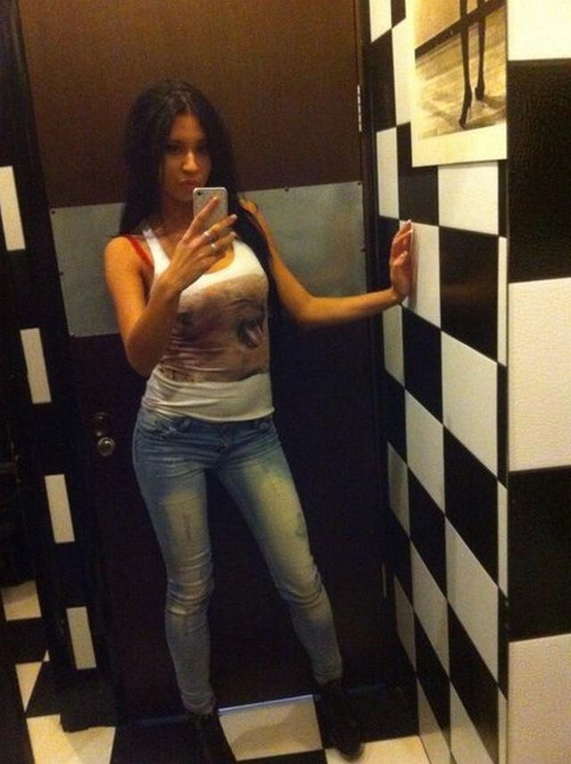 трахуальная Карина в одежде и без одинаково возбуждает 13  картинка xxx скачать