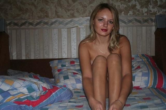 Домашние юные сучки позируют в чулках и делают отсос 2  картинка xxx скачать