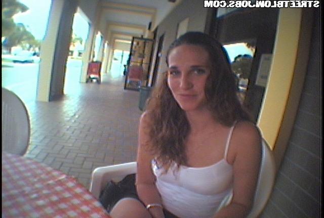Дала потрогать писю и отсосала за деньги во дворе 3  картинка xxx скачать