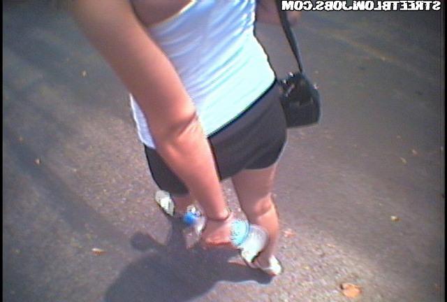 Дала потрогать писю и отсосала за деньги во дворе 5  картинка xxx скачать
