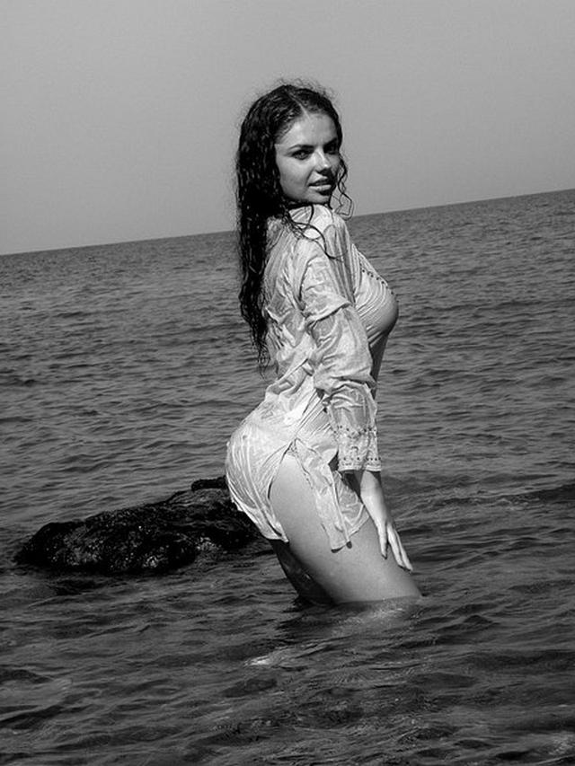Симпатичные женщины имеют красивые мягкие сиськи 19  картинка xxx скачать