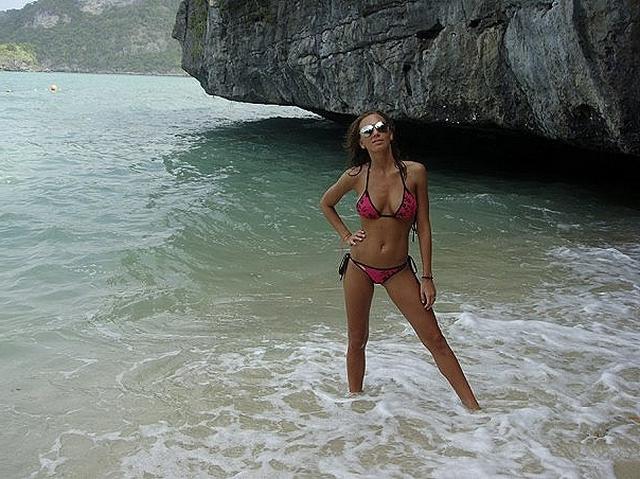 Красотки на пляже могут ходить в трусиках и без 7  картинка xxx скачать